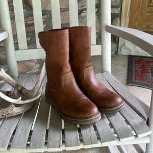 Beautiful leather Bench  insulated boots